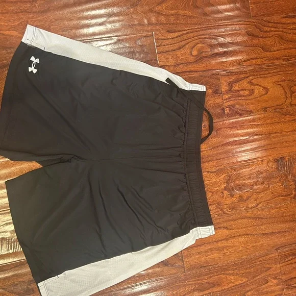 2 pairs of Under Armour Men's Black/Red and Black/White shorts - Picture 3 of 3